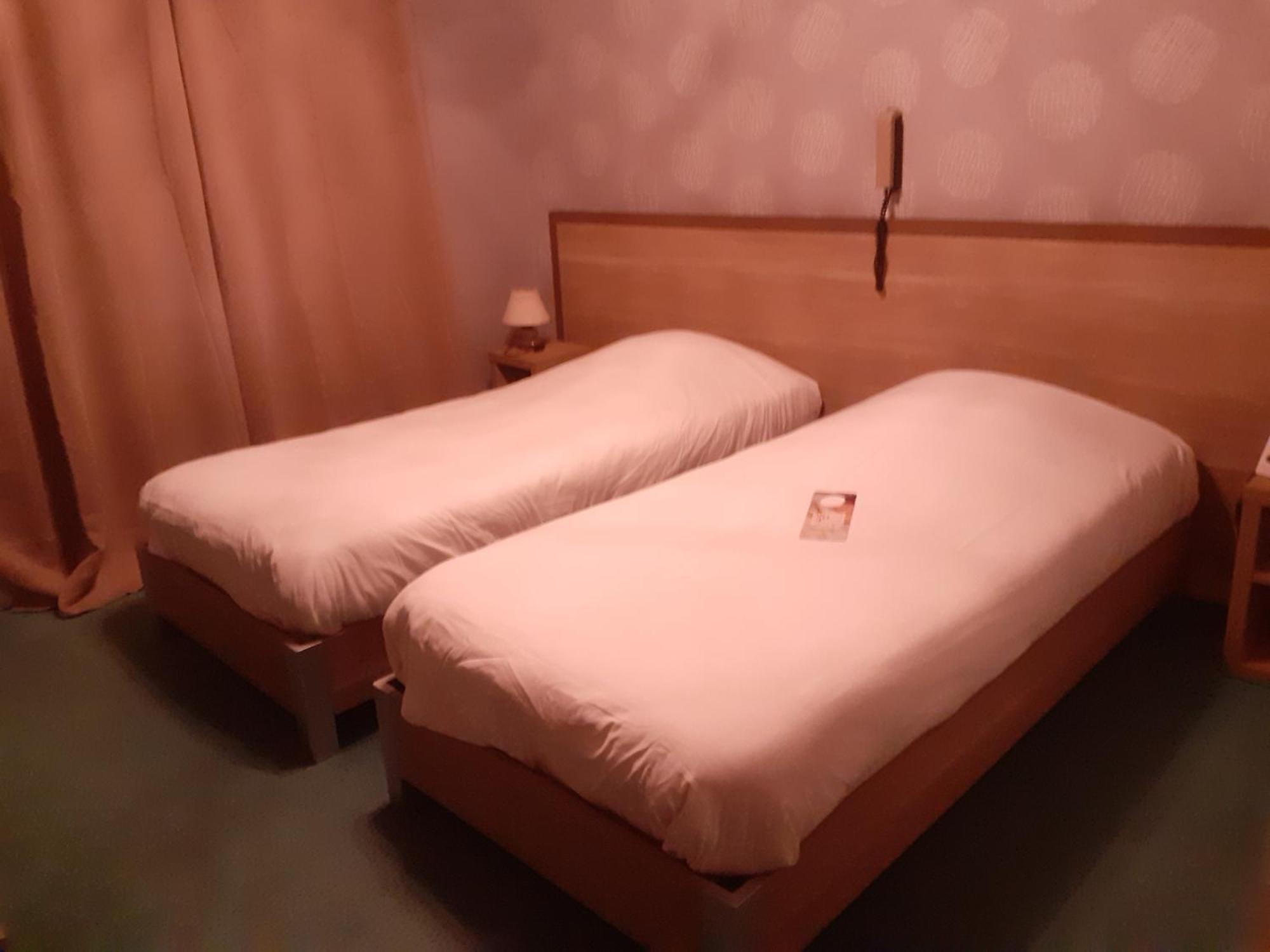 Hotel Auberge De La Bonde Logis ลองเฌส์ ภายนอก รูปภาพ