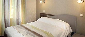 Hotel Auberge De La Bonde Logis ลองเฌส์ ภายนอก รูปภาพ