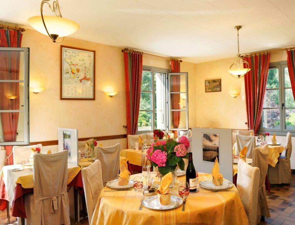 Hotel Auberge De La Bonde Logis ลองเฌส์ ภายนอก รูปภาพ