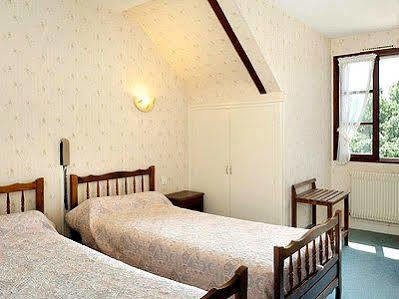Hotel Auberge De La Bonde Logis ลองเฌส์ ภายนอก รูปภาพ