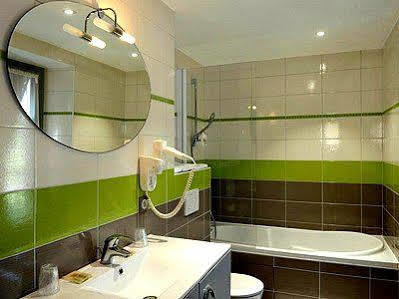 Hotel Auberge De La Bonde Logis ลองเฌส์ ภายนอก รูปภาพ